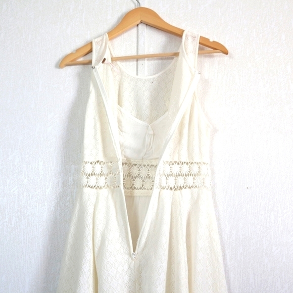 FREE PEOPLE beige cream daisy cut out sleeveless lined floral lace dress - Picture 8 of 13